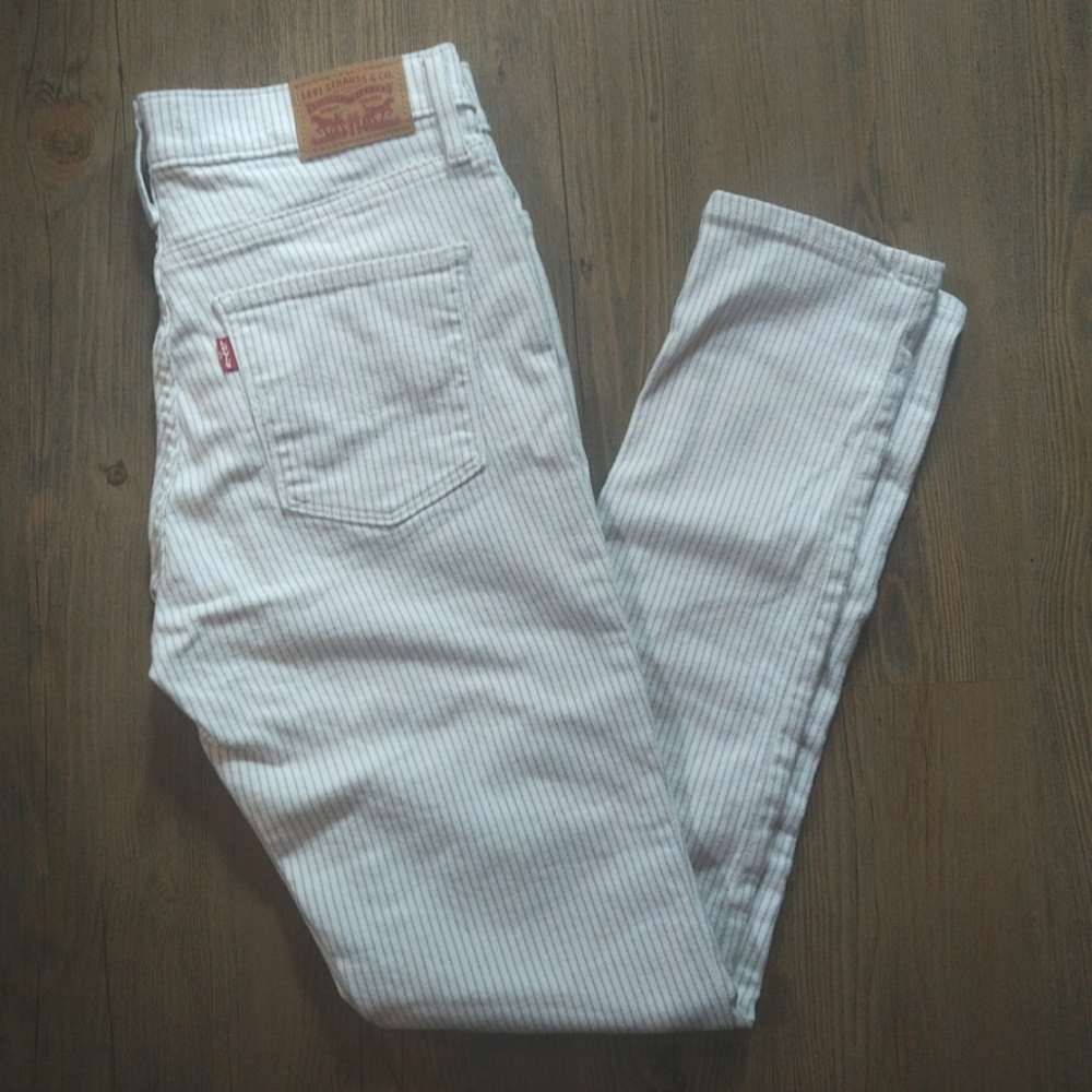 NWOT 311 Levi's pinstripe shaping skinny jeans